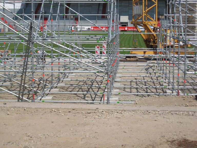 Gerüstfundamentplatten für die Erweiterung des „Stadion der Freundschaft“, Energie Cottbus