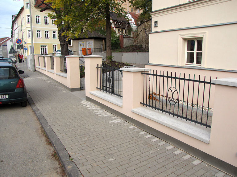 Mauer und Pfeilerabdeckung für die Villa Robert Fürbringer in Gera
