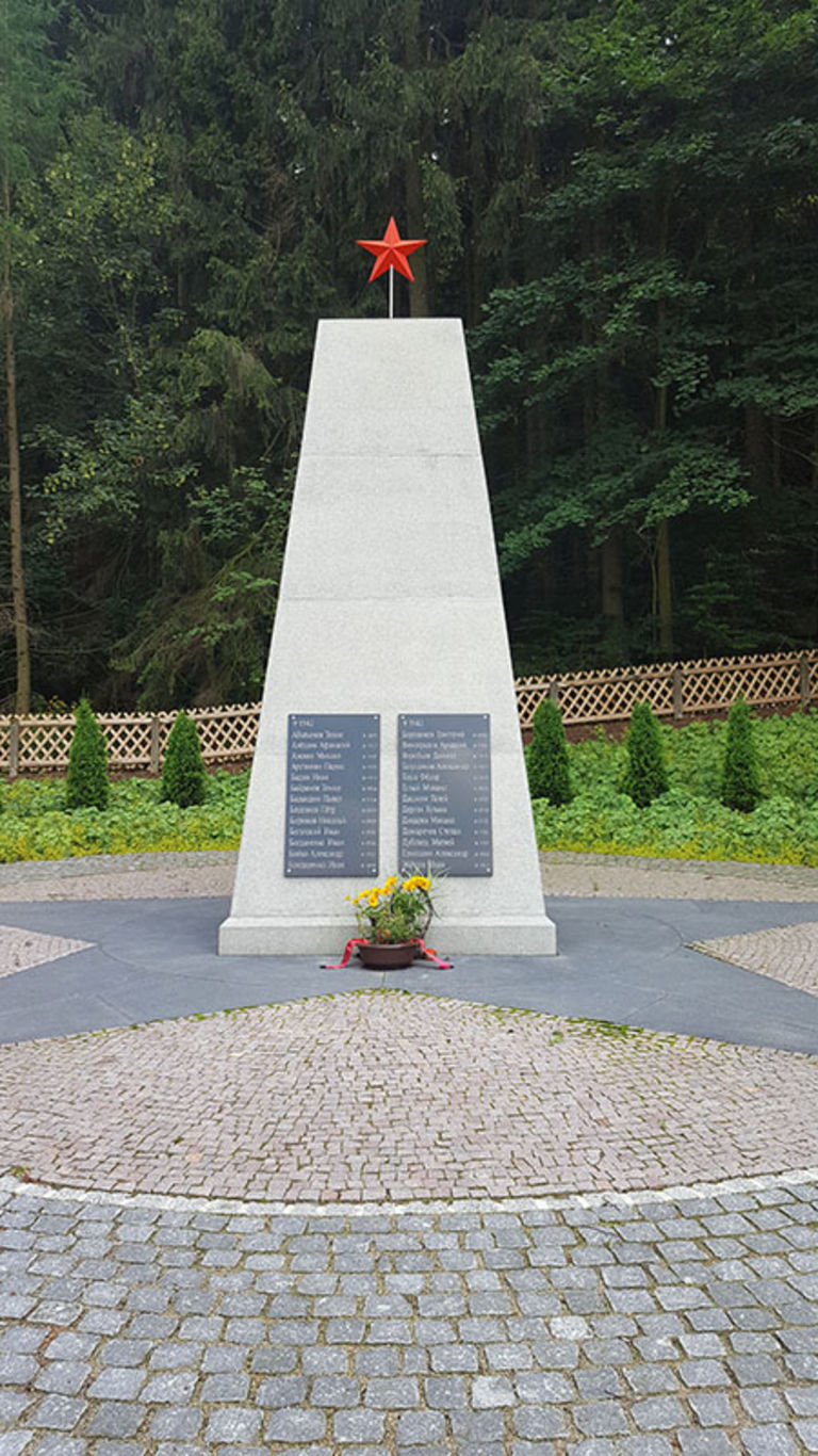Fertigung des Kriegerdenkmals in Sorgau