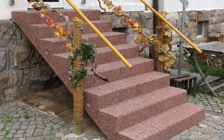 Fertigteiltreppe für einen Blumenladen in Flöha